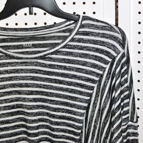 Plus Size XXL a.n.a Black & White Striped Rayon Stretch Knit Top With Side Tie - Picture 3 of 10